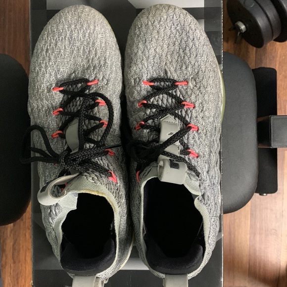 Men’s Nike 2018 Lebron 15 low ‘Melon’ size 11 - Picture 2 of 5